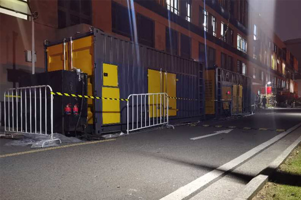 余姚柴油发电机组的输出电压是如何调节的？